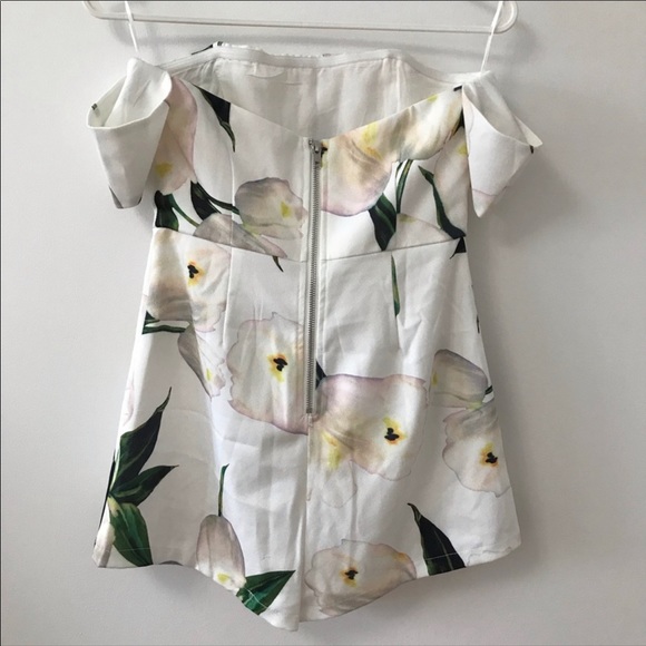 Beautiful off shoulder romper - Picture 4 of 8